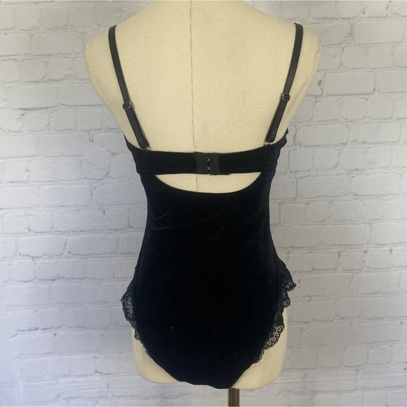 ⭐ 3/$15 Small Velvet Black Wrap Square Neck Lace Trim Bodysuit - Picture 5 of 7
